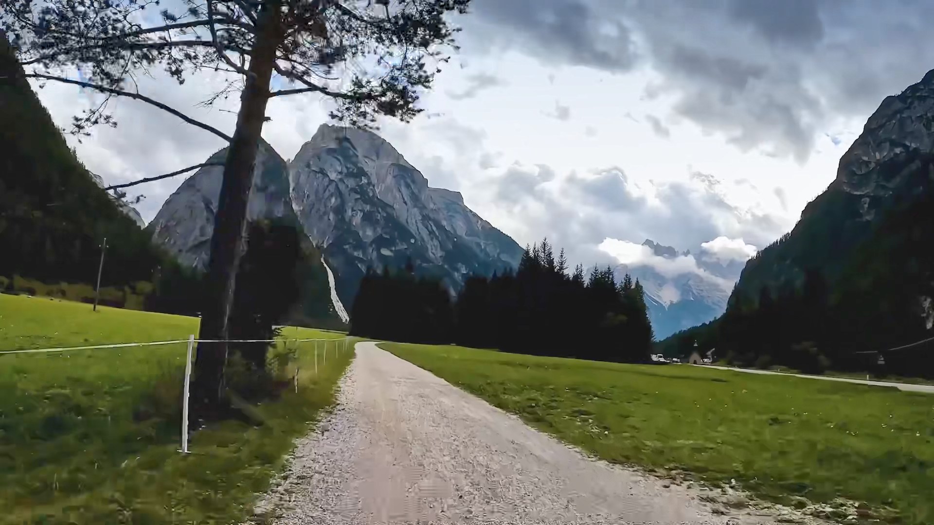 Scenic preview of Lake Dobbiaco and the Landro valley